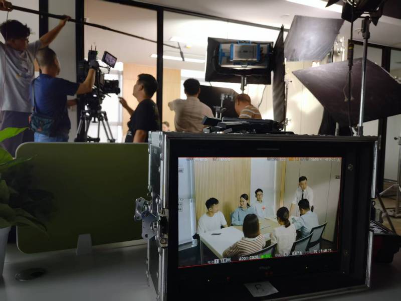 京口区TVC拍摄公司：科技产品视觉化大师，诠释未来感与功能美学